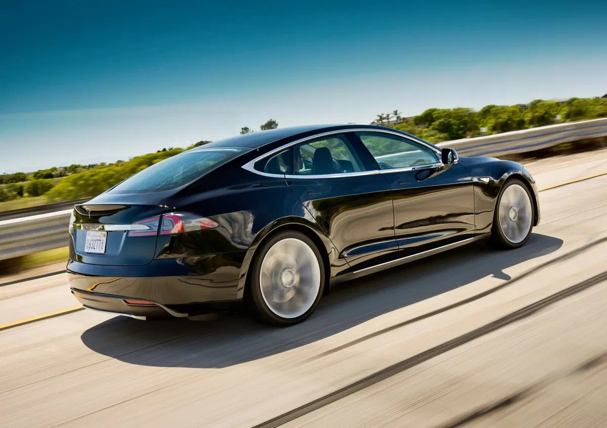 Tesla, problemi alle sospensioni? Musk tuona: "Segnalazioni false"