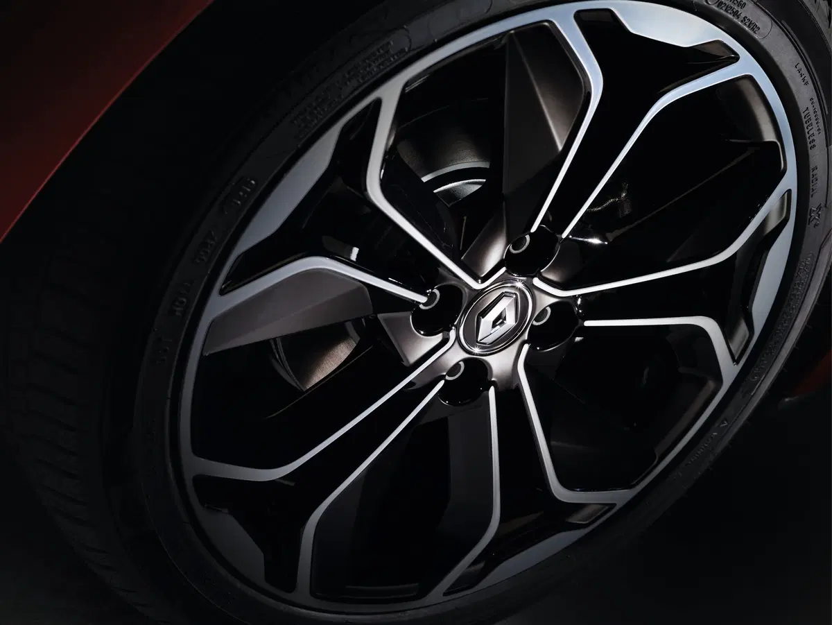 Renault Clio restyling: a scuola da Mégane (15)