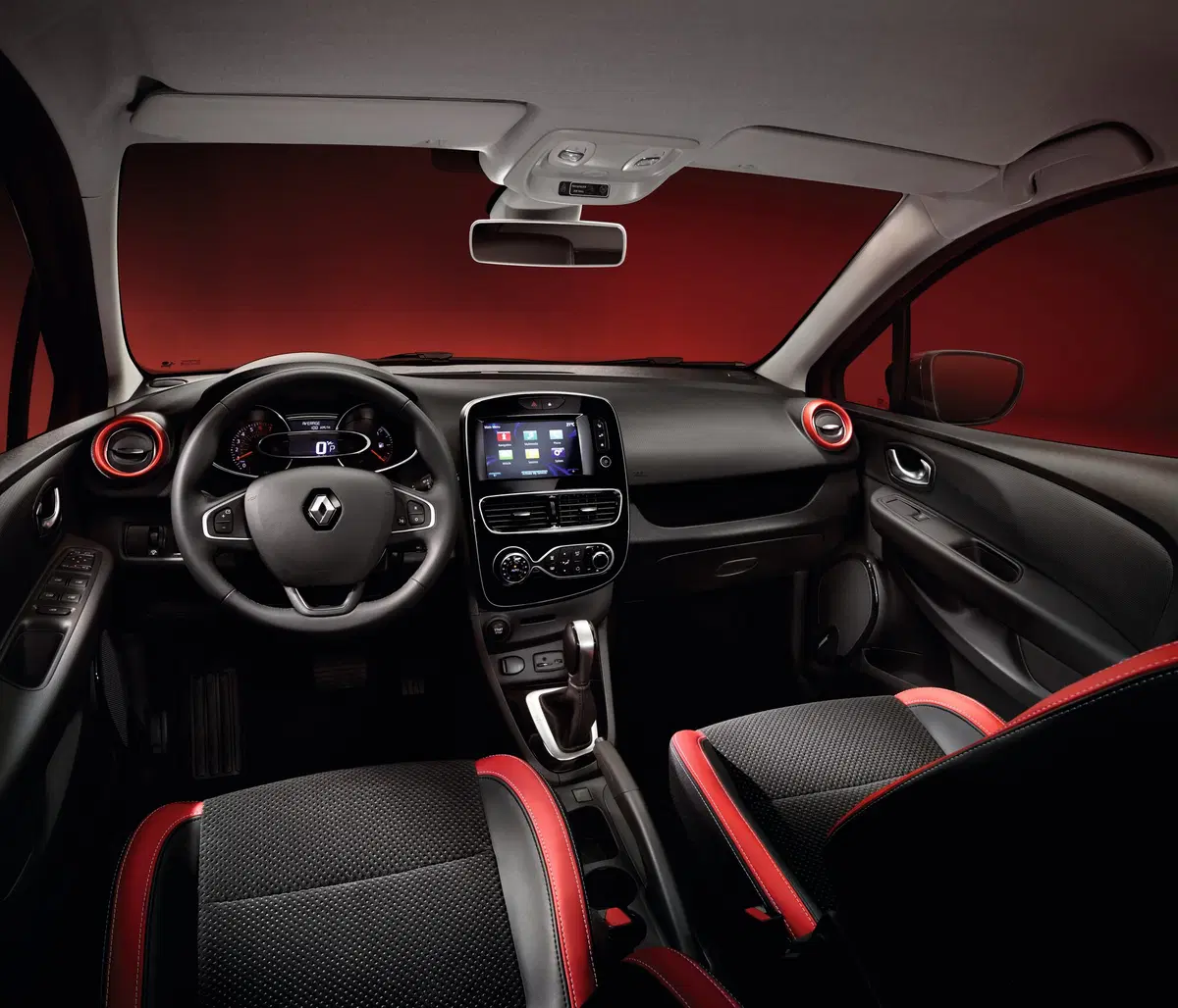 Renault Clio restyling: a scuola da Mégane (10)