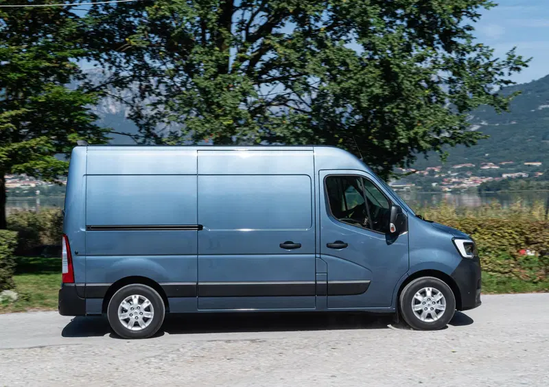Renault Trucks Master Furgone (2021->>) (3)