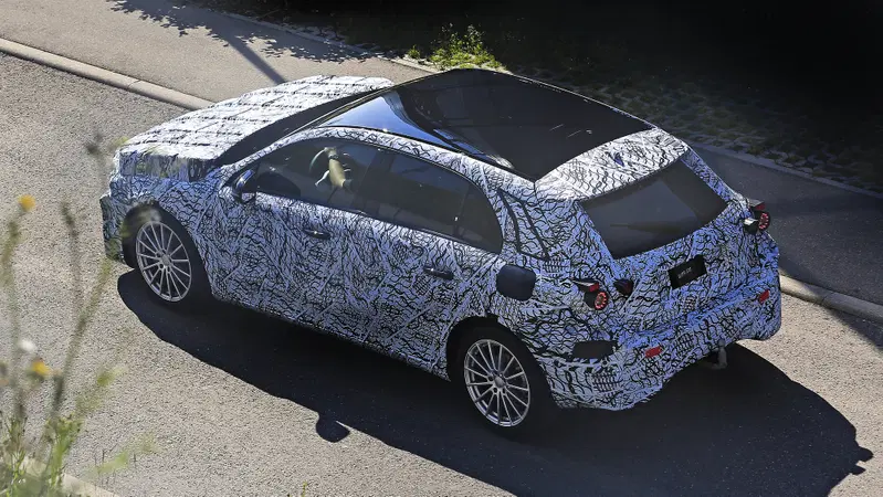 Nuova Mercedes Classe A: test per il muletto della nuova generazione