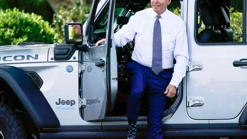 Ce l'ha fatta: Joe Biden pronuncia la parola "Tesla" lodando il ruolo di leader negli EV [per&ograve; i sindacati...]