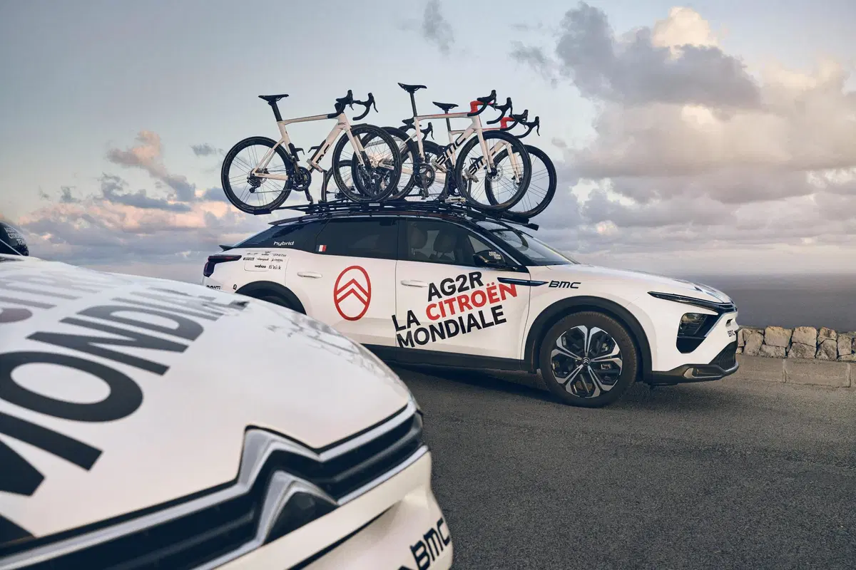 Citroen corre nel ciclismo internazionale con i giovani di AG2R: C5 X La Mondiale ammiraglia in tutti i sensi (2)