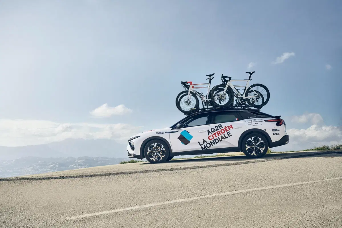 Citroen corre nel ciclismo internazionale con i giovani di AG2R: C5 X La Mondiale ammiraglia in tutti i sensi (4)