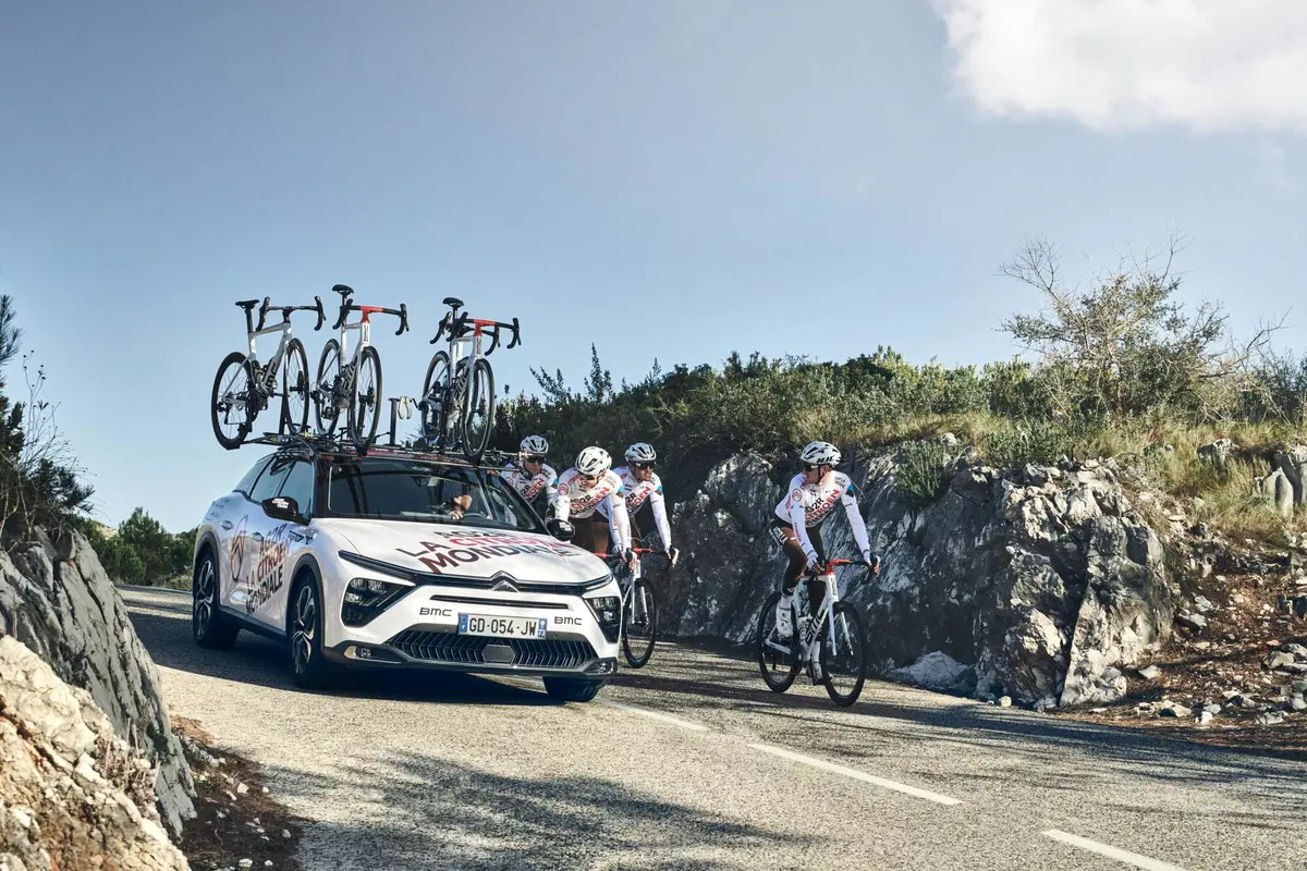 Citroen corre nel ciclismo internazionale con i giovani di AG2R: C5 X La Mondiale ammiraglia in tutti i sensi (5)