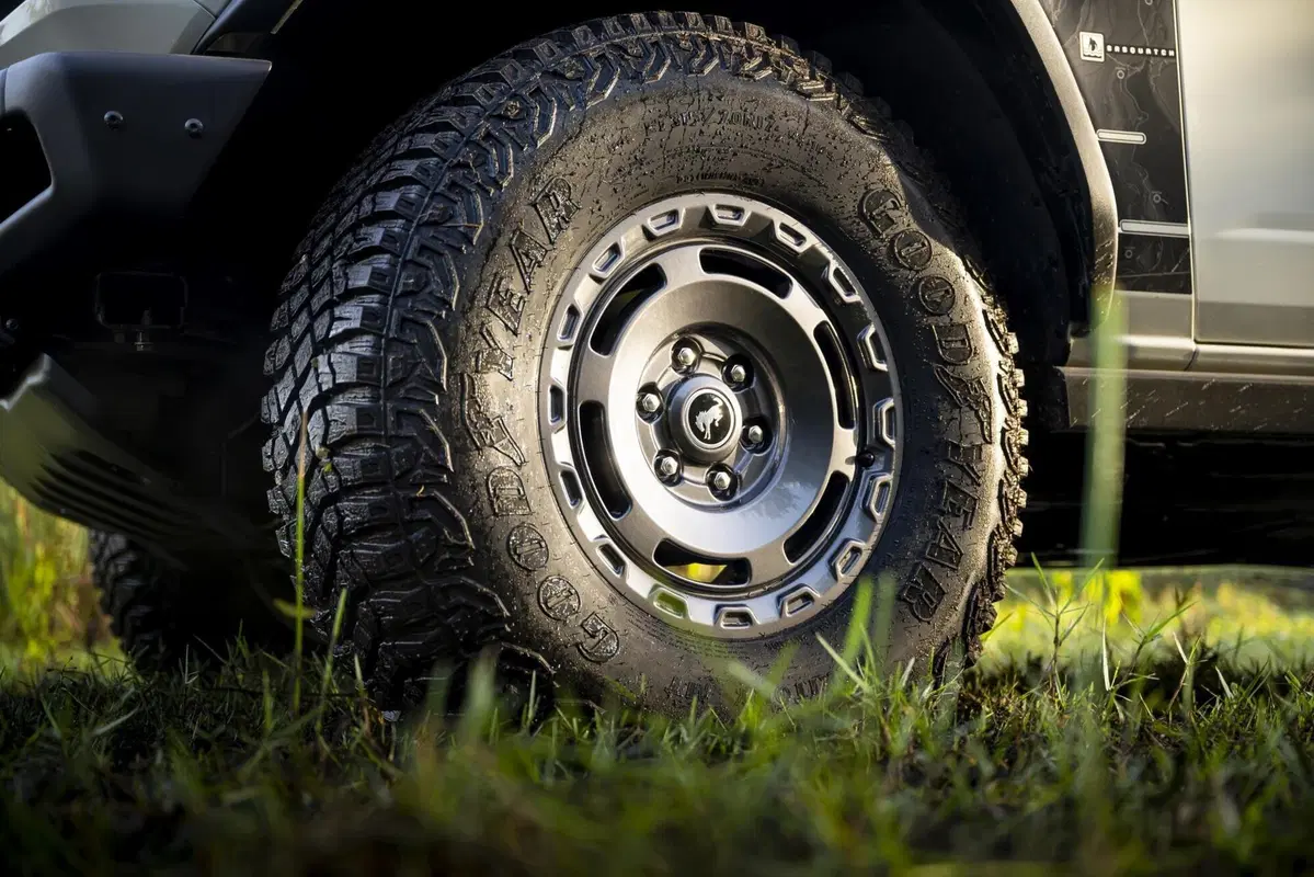 Ford Bronco Everglades, un turbo da 300 CV per entrare nei guadi degli States (17)