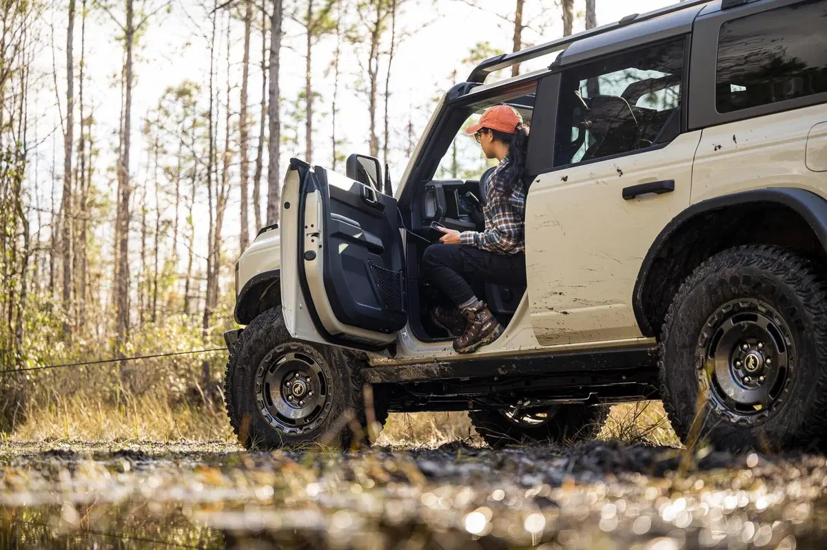 Ford Bronco Everglades, un turbo da 300 CV per entrare nei guadi degli States (11)