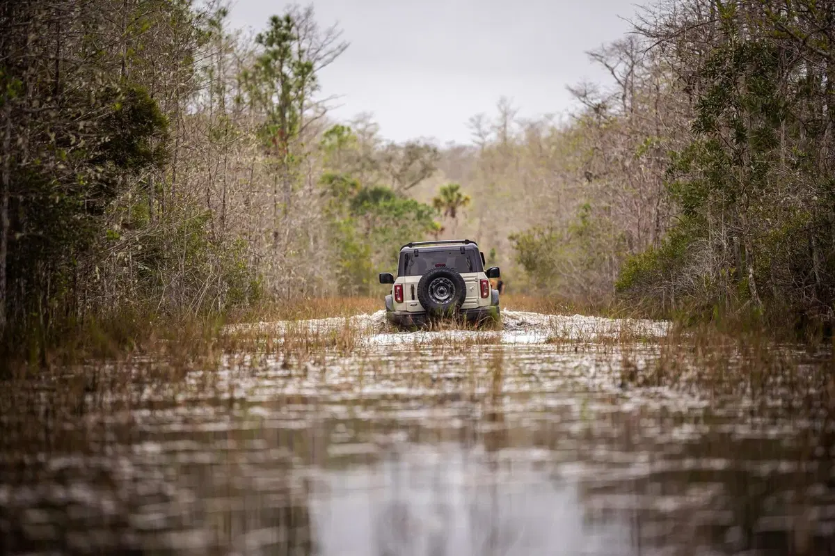 Ford Bronco Everglades, un turbo da 300 CV per entrare nei guadi degli States (6)