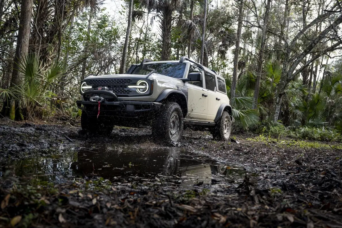 Ford Bronco Everglades, un turbo da 300 CV per entrare nei guadi degli States (12)