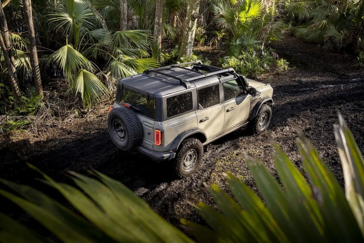 Ford Bronco Everglades, un turbo da 300 CV per entrare nei guadi degli States (9)