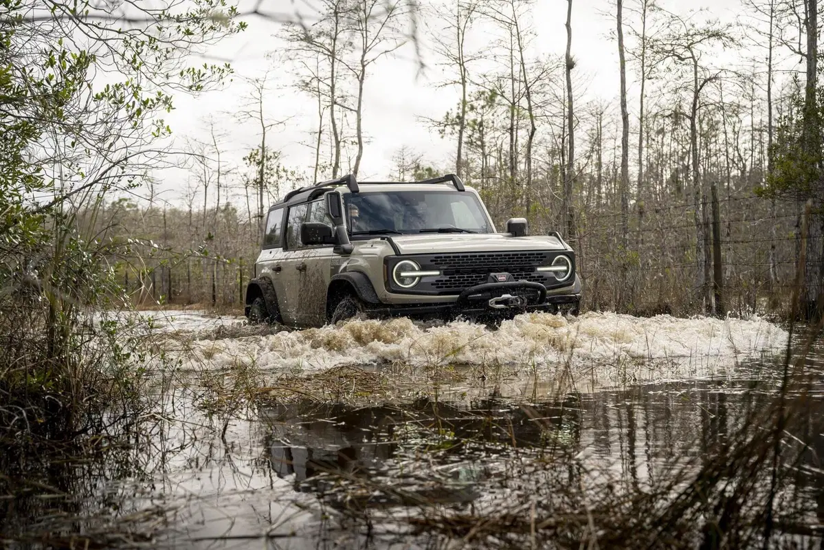 Ford Bronco Everglades, un turbo da 300 CV per entrare nei guadi degli States (14)