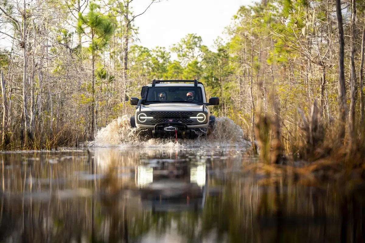 Ford Bronco Everglades, un turbo da 300 CV per entrare nei guadi degli States (16)