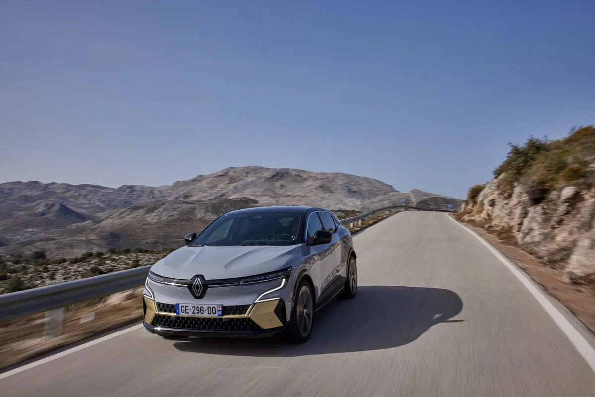 Nuova Renault Megane E-Tech, leggera e con 470 km di autonomia [Video]