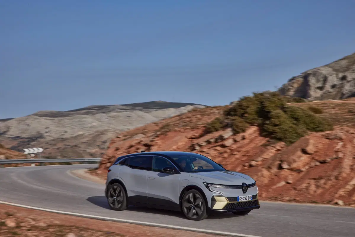 Nuova Renault Megane E-Tech, leggera e con 470 km di autonomia [Video] (2)