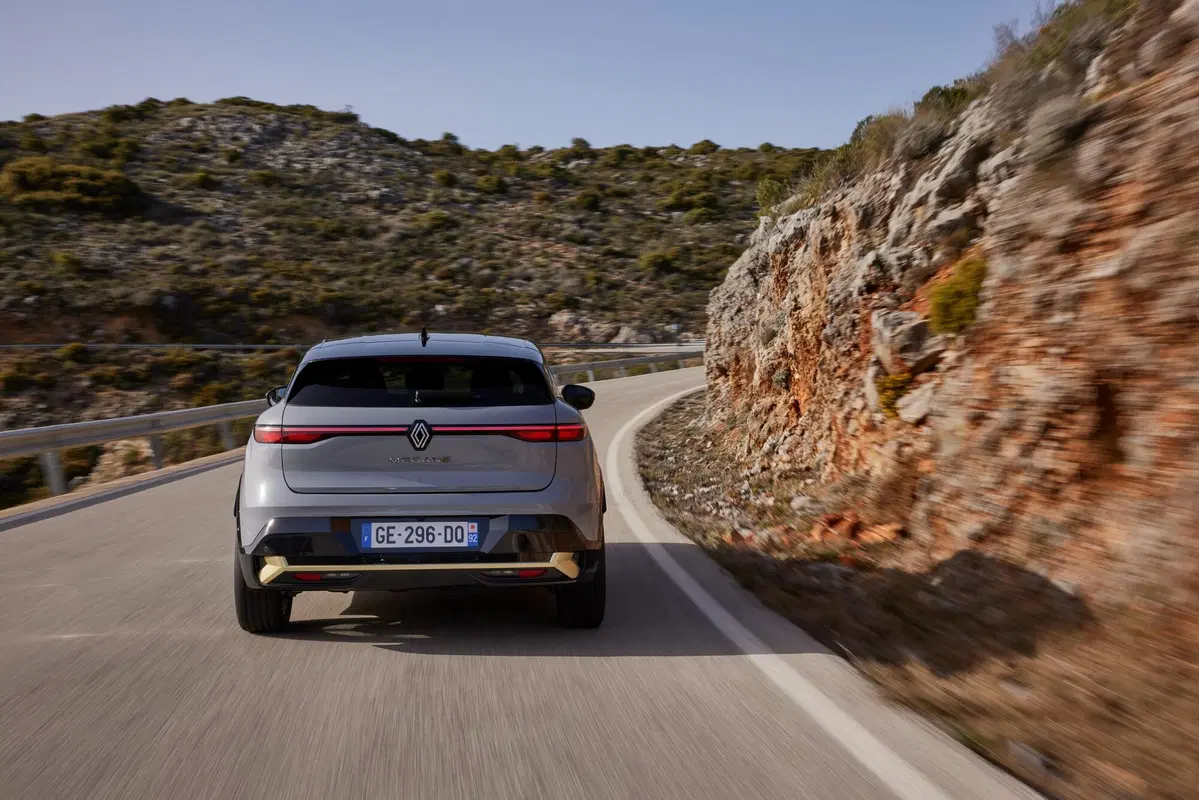 Nuova Renault Megane E-Tech, leggera e con 470 km di autonomia [Video] (11)