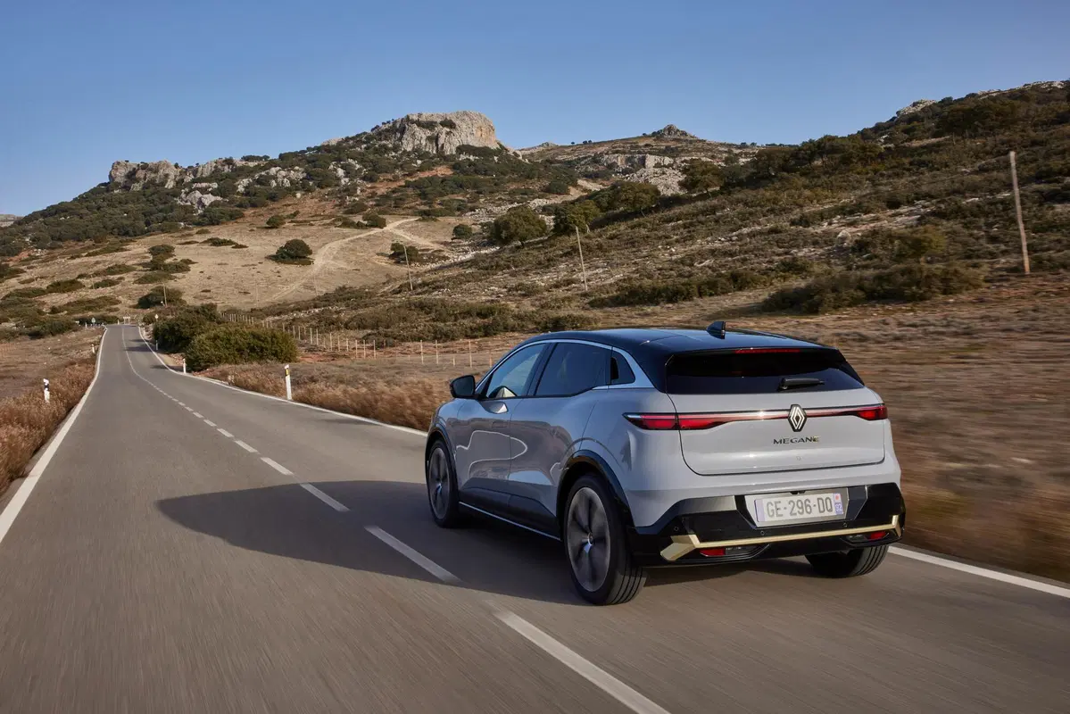 Nuova Renault Megane E-Tech, leggera e con 470 km di autonomia [Video] (13)