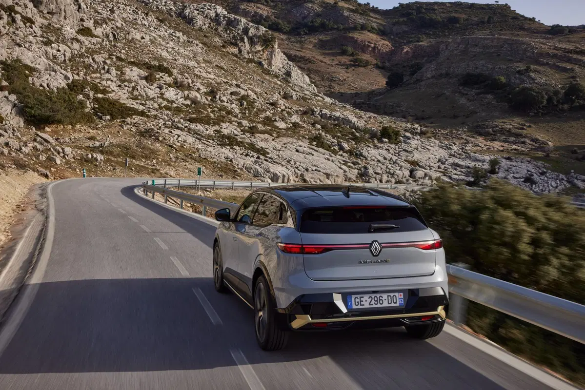 Nuova Renault Megane E-Tech, leggera e con 470 km di autonomia [Video] (14)