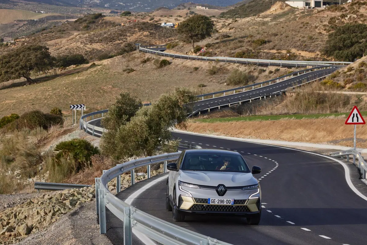 Nuova Renault Megane E-Tech, leggera e con 470 km di autonomia [Video] (15)