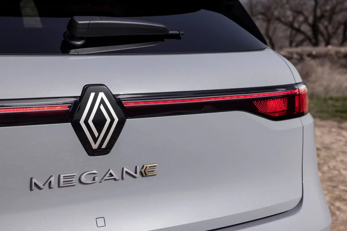 Nuova Renault Megane E-Tech, leggera e con 470 km di autonomia [Video] (18)