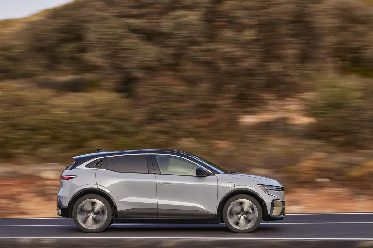Nuova Renault Megane E-Tech, leggera e con 470 km di autonomia [Video] (19)