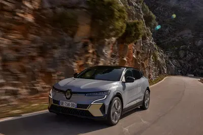 Nuova Renault Megane E-Tech, leggera e con 470 km di autonomia [Video]