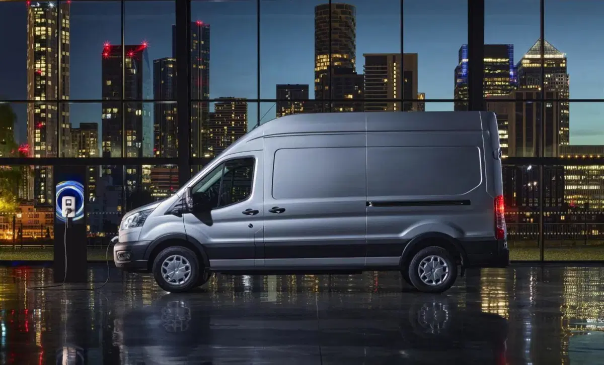 Ford E-Transit Furgone 390 Batteria 68kWh 269CV PL-TM-DC Furgone Trend (6)