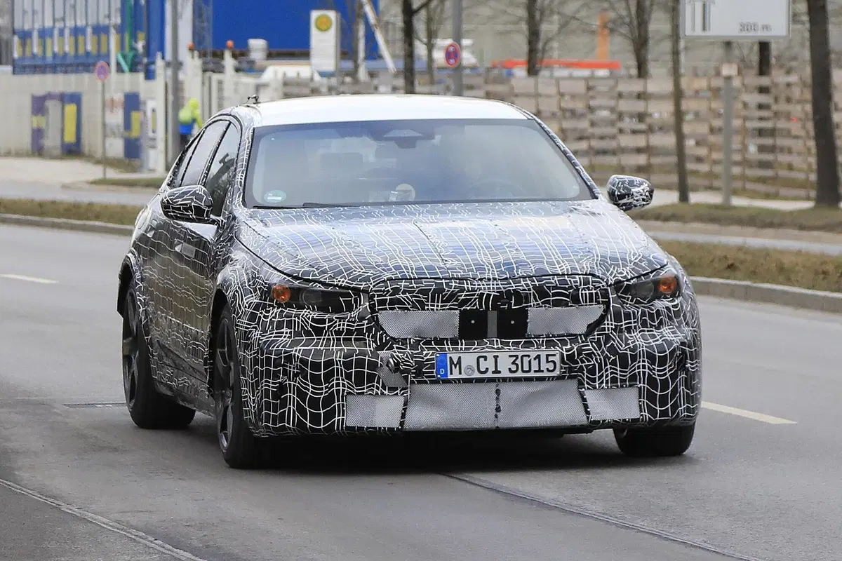 BMW M5, le foto spia  (2)