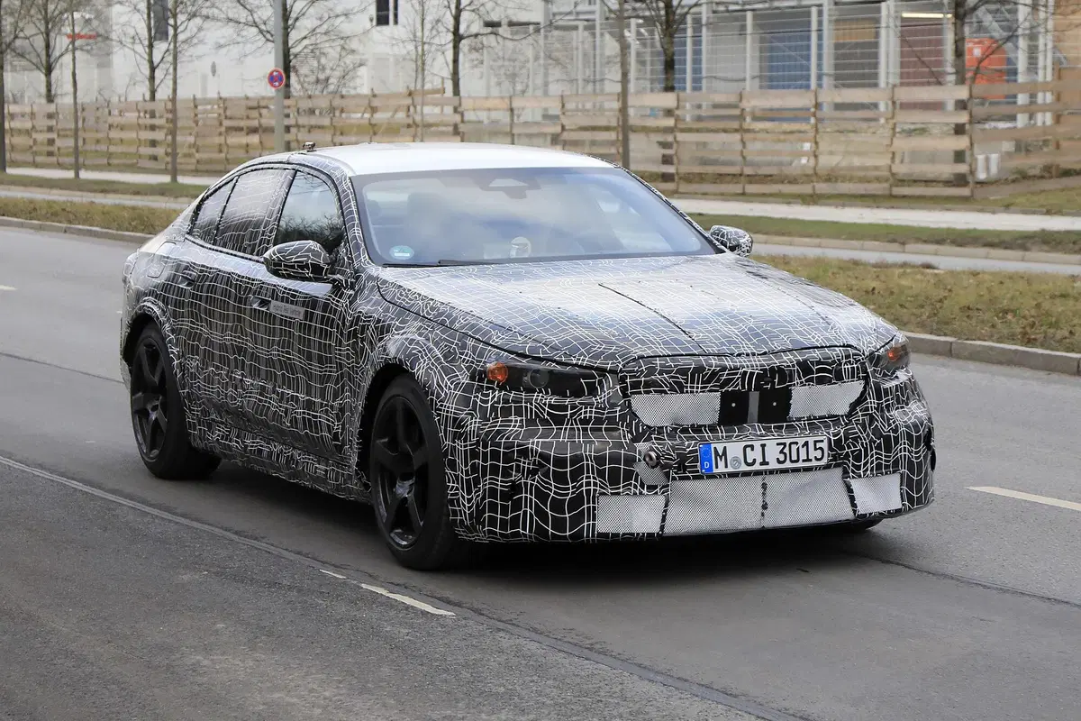 BMW M5, le foto spia  (3)