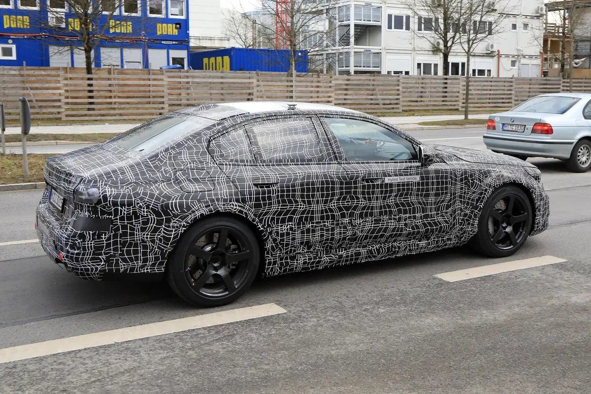BMW M5, le foto spia  (7)