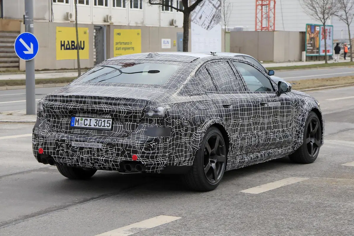 BMW M5, le foto spia  (10)
