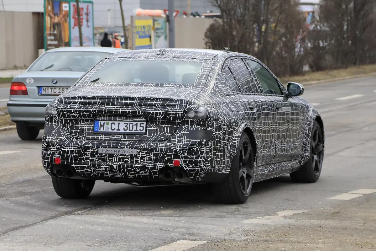 BMW M5, le foto spia  (11)