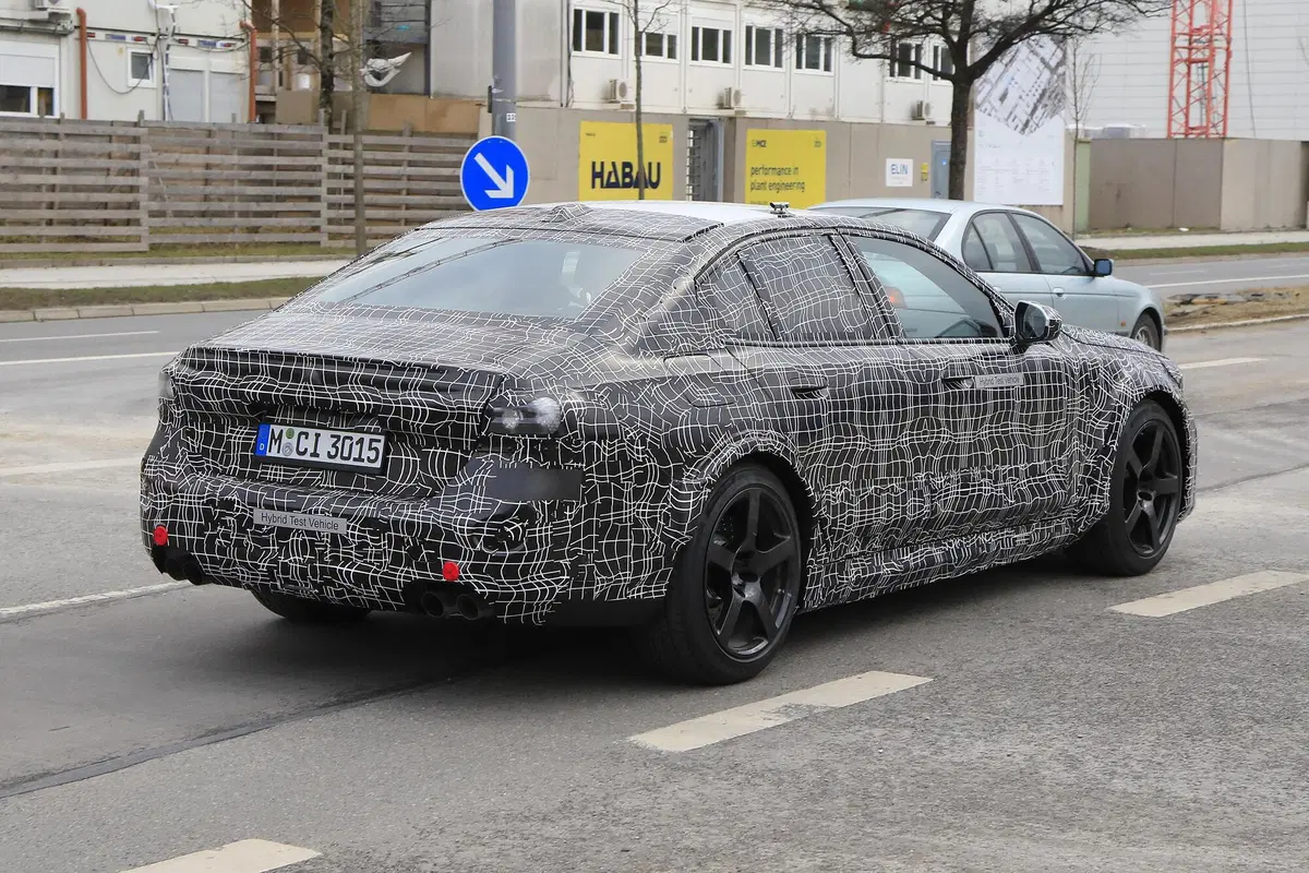 BMW M5, le foto spia  (12)
