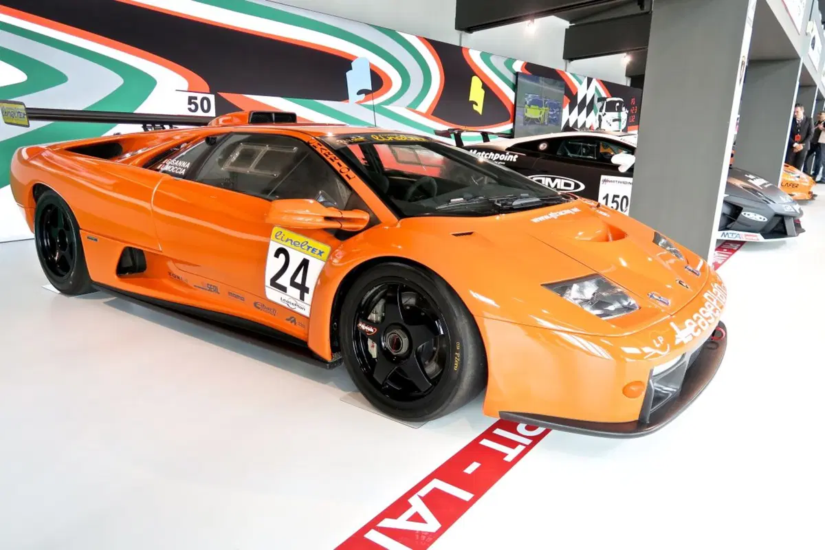 Visita a Sant'Agata, dov'è nato il mito Lamborghini Miura (32)