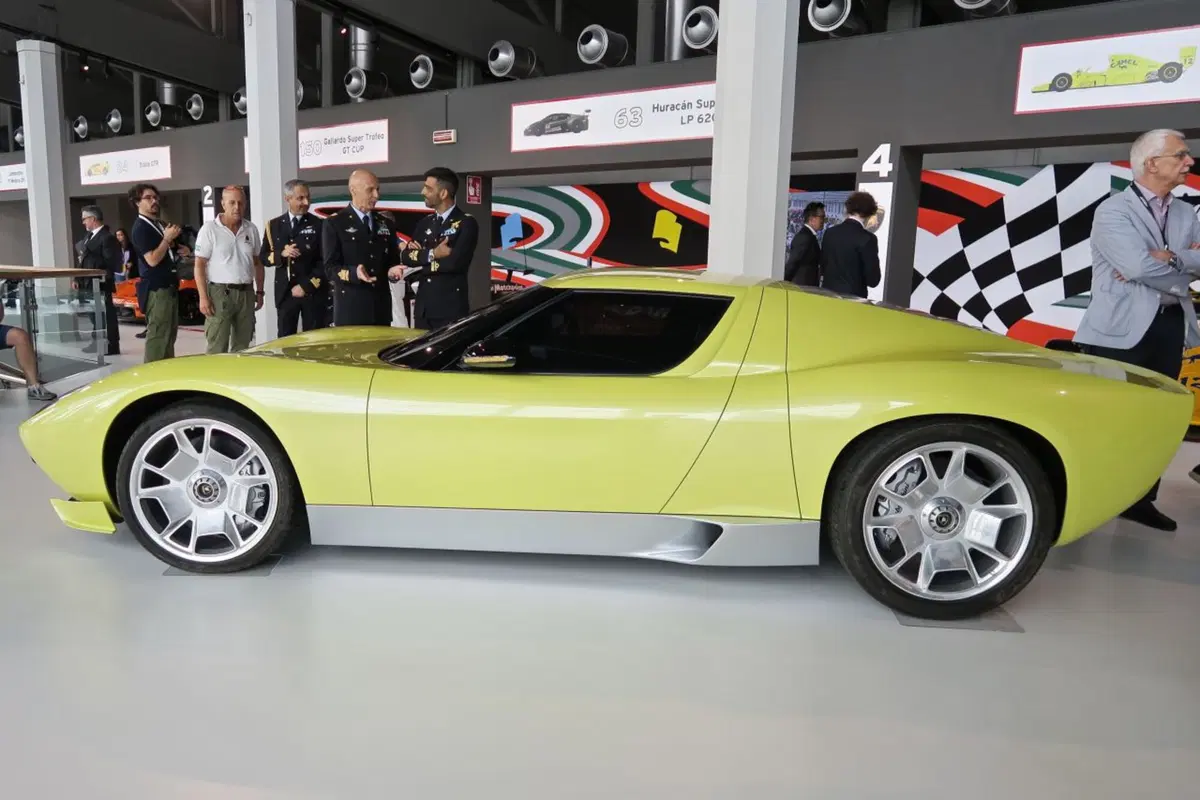 Visita a Sant'Agata, dov'è nato il mito Lamborghini Miura (36)