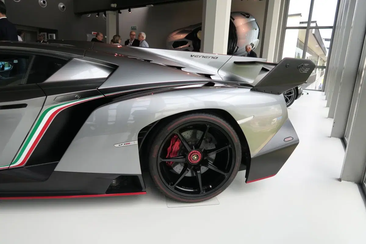 Visita a Sant'Agata, dov'è nato il mito Lamborghini Miura (57)
