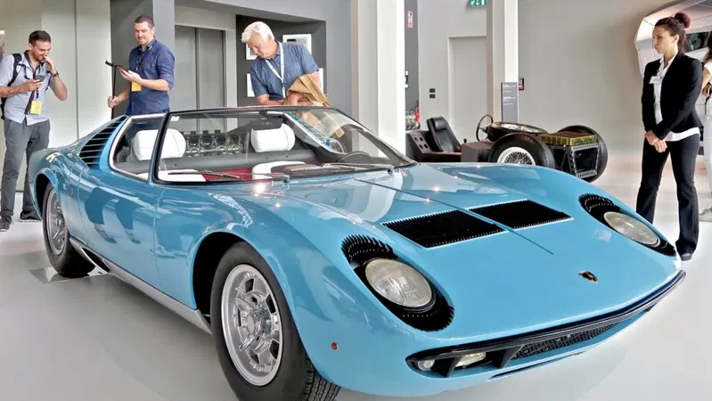 Visita a Sant'Agata, dov'&egrave; nato il mito Lamborghini Miura