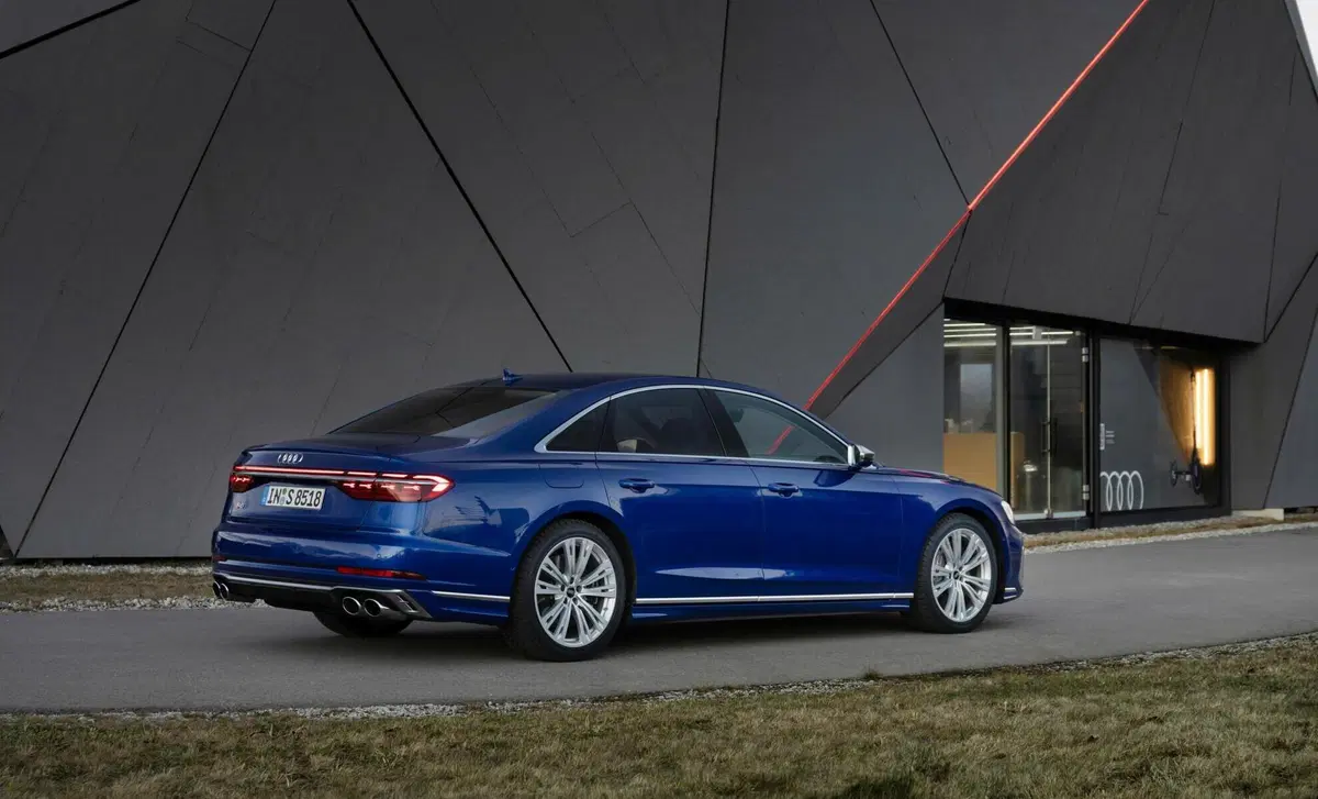 Audi S8 (2019-->>) (9)