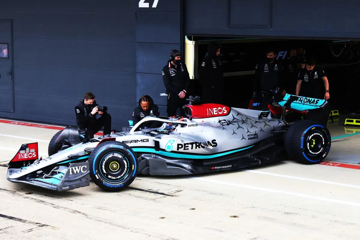 Formula 1, shakedown per la Mercedes W13 a Silverstone 