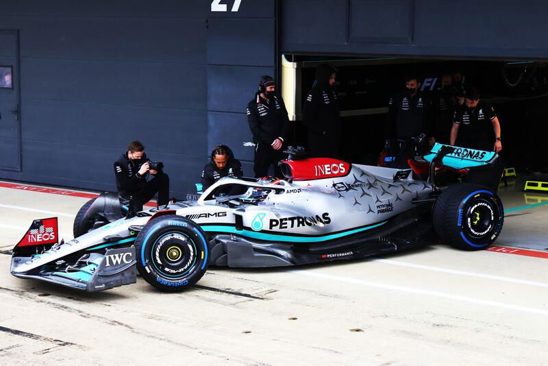 Formula 1, shakedown per la Mercedes W13 a Silverstone 
