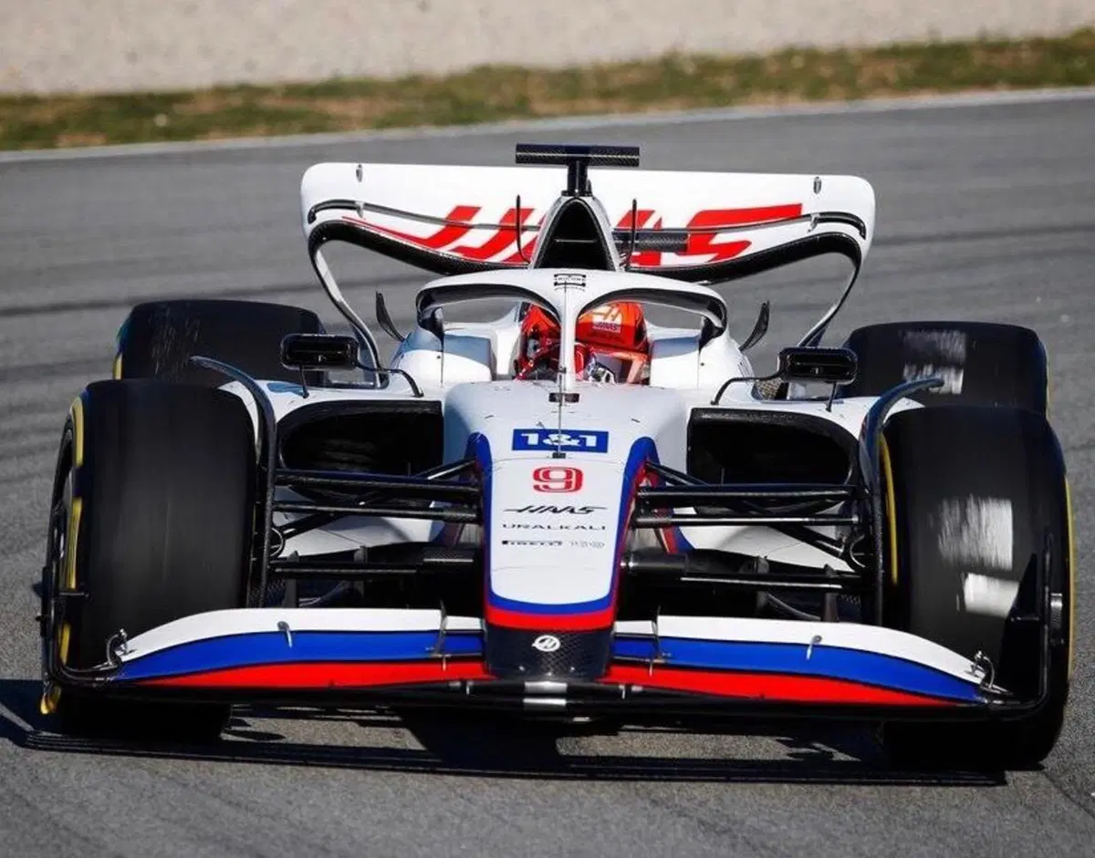 Formula 1, la Haas VF-22 scende in pista a Barcellona [Video]