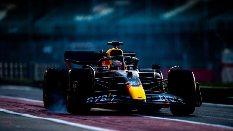 Formula 1: ecco la vera Red Bull RB18 in pista a Barcellona