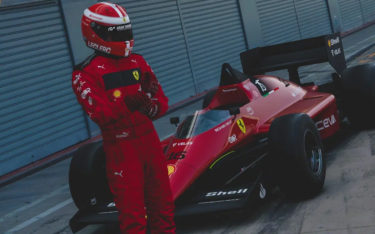 La bellissima retro Ferrari F1-75 batte subito tutti in pista a Monza [su Instagram] (2)