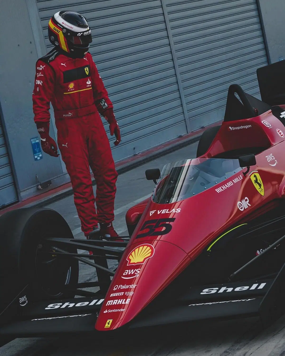 La bellissima retro Ferrari F1-75 batte subito tutti in pista a Monza [su Instagram] (3)