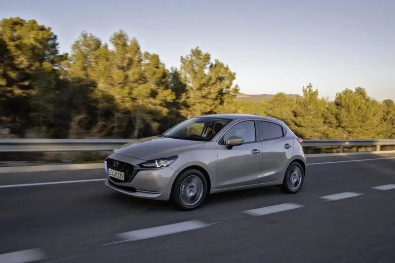 Prova nuova Mazda 2 MY2022: tutt'altro che normale [video]