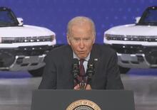 Auto elettriche, Biden elogia Ford e GM ma dimentica Tesla. Musk: “Eppure investiamo il doppio di loro”