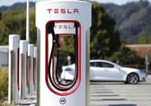 Tesla svela la stazione Supercharger costruita in soli 8 giorni grazie a un nuovo prefabbricato