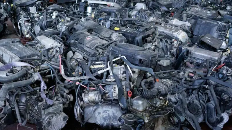 Rottami d'auto da Roma verso l'Africa