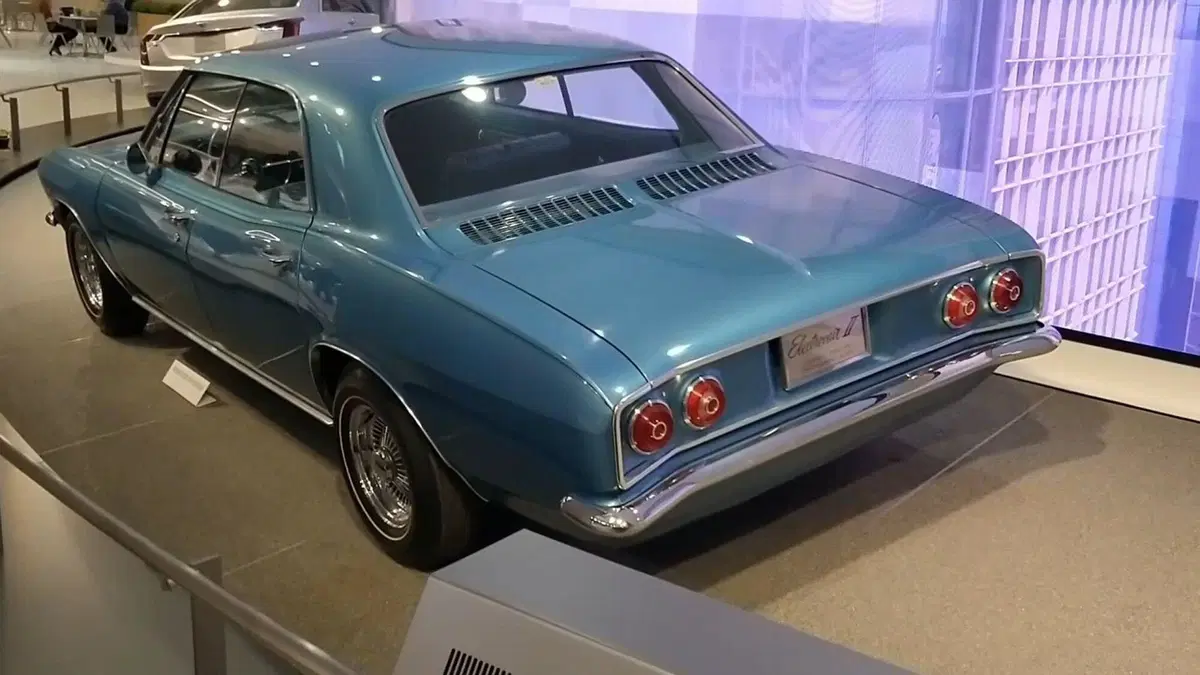 Novità (esagerate) mancate in gamma, Chevrolet: ecco concept-car americane di cui pochi si ricordano (5)