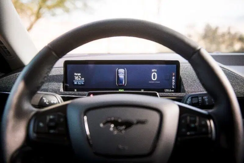Al volante le sensazioni maggiori sono comfort e sicurezza, ma impegna se si scende in piste tortuose
