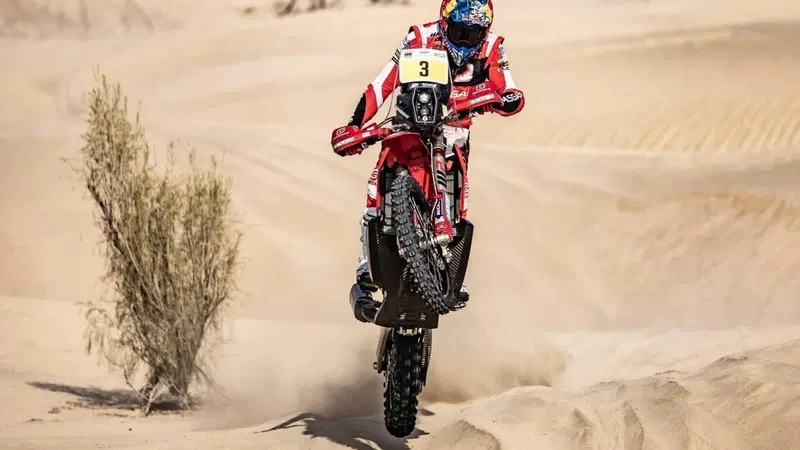 ADDC22-3. Peterhansel, AUDI, e Sunderland, GASGAS al Comando